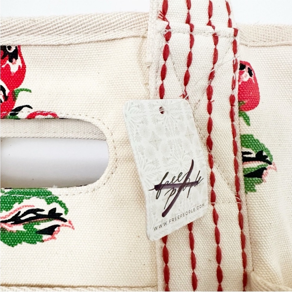 Free People Caravan Tote Strawberry - Picture 8 of 9